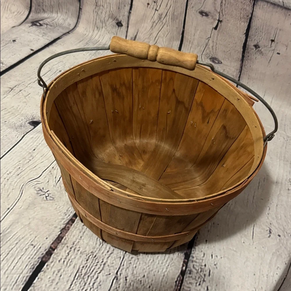 Vintage Farmhouse Rustic Fruit Basket Wooden & Metal handle